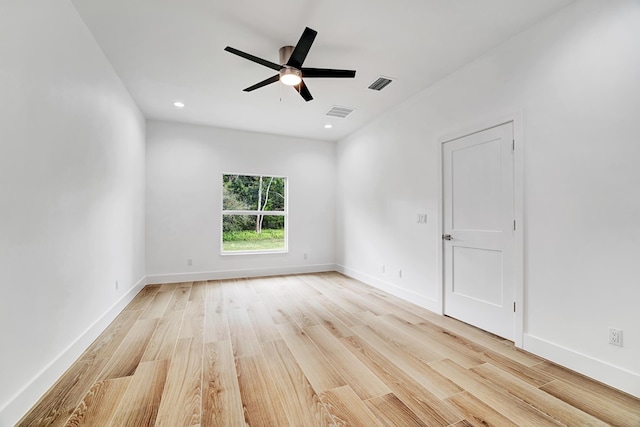 1085 26th St, Vero Beach, FL 32960 - unfurnished room featuring light wood finished floors, baseboards, ceiling fan, and visible vents