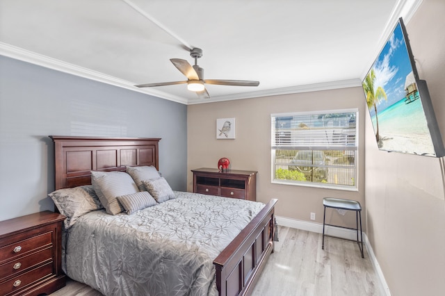 bedroom with crown molding, light wood-style flooring, a ceiling fan, and baseboards