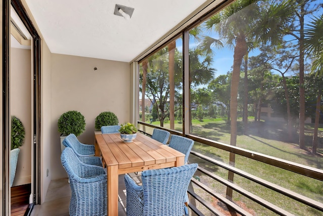 view of sunroom / solarium