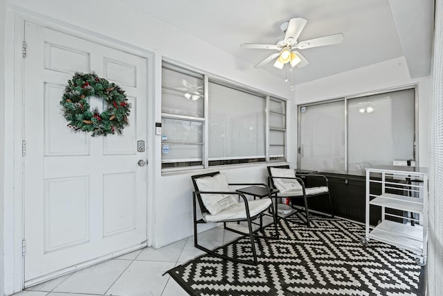 sunroom / solarium featuring a ceiling fan