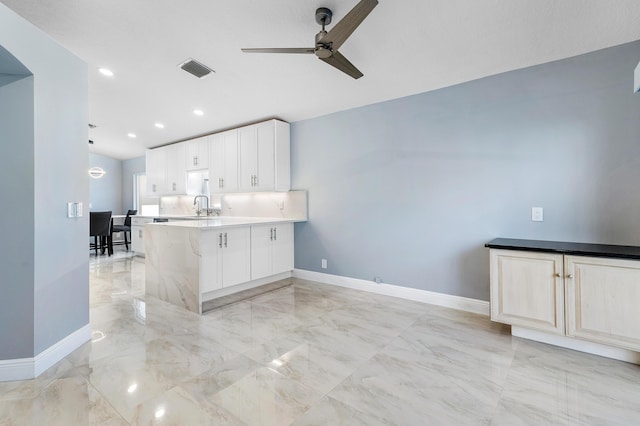 13853 Via Da Vinci, Delray Beach, FL 33446 - kitchen featuring ceiling fan, baseboards, light marble finish flooring, a sink, and a peninsula