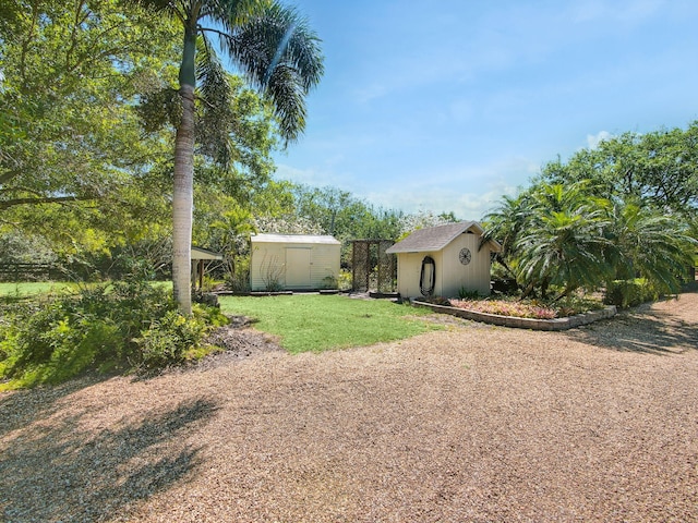 view of yard with a storage shed and an outdoor structure