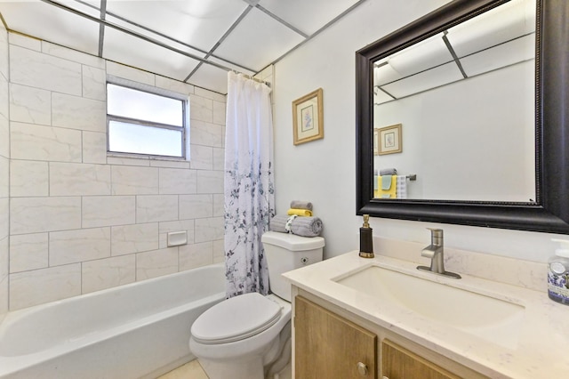 full bathroom featuring shower / bath combo with shower curtain, toilet, and vanity