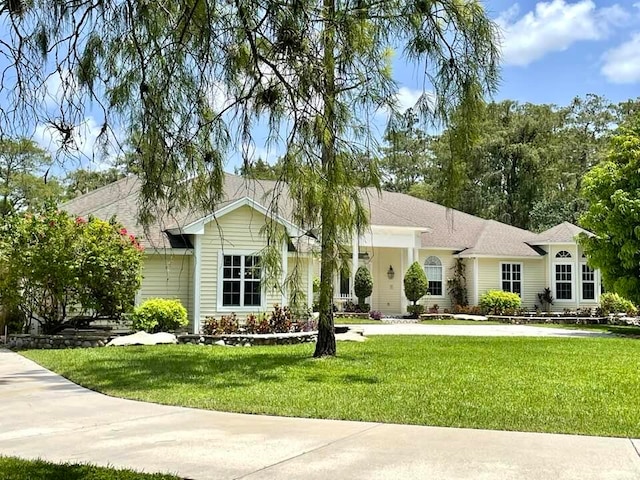 ranch-style home featuring a front yard