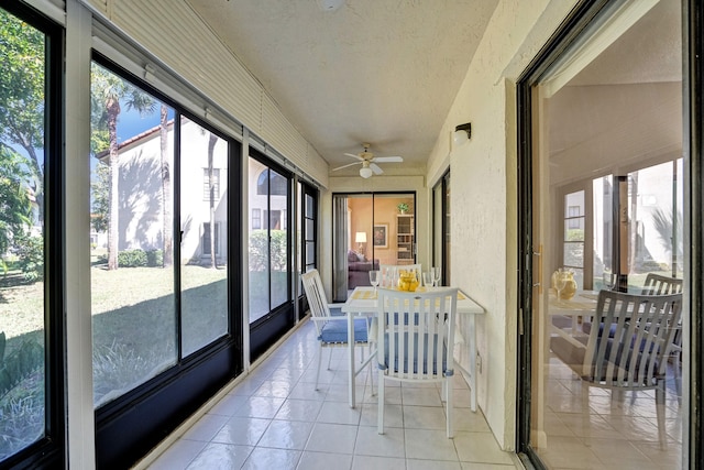 sunroom / solarium featuring a ceiling fan