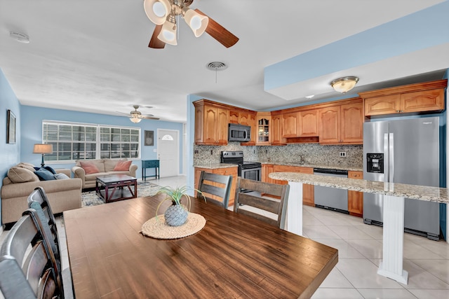 dining space featuring light tile patterned floors, visible vents, and ceiling fan