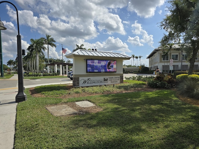 community sign with a yard