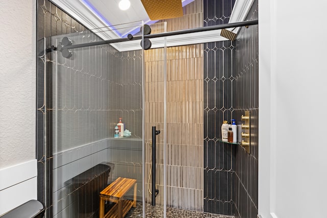 bathroom featuring a tile shower