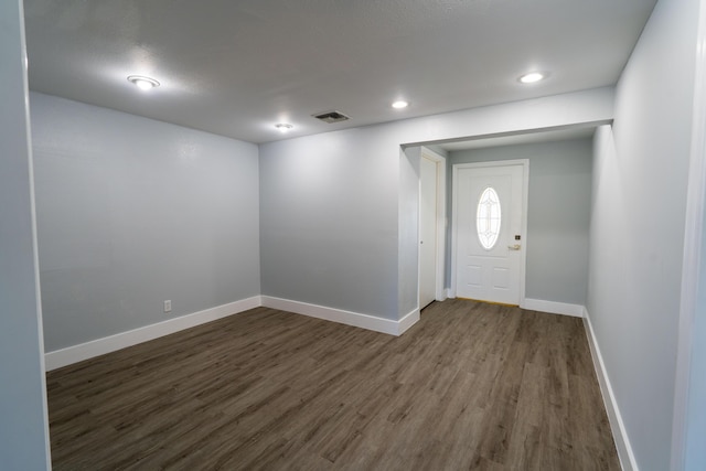 entryway featuring dark wood-style floors, visible vents, recessed lighting, and baseboards