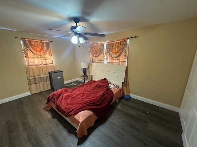 bedroom featuring a ceiling fan, baseboards, and wood finished floors