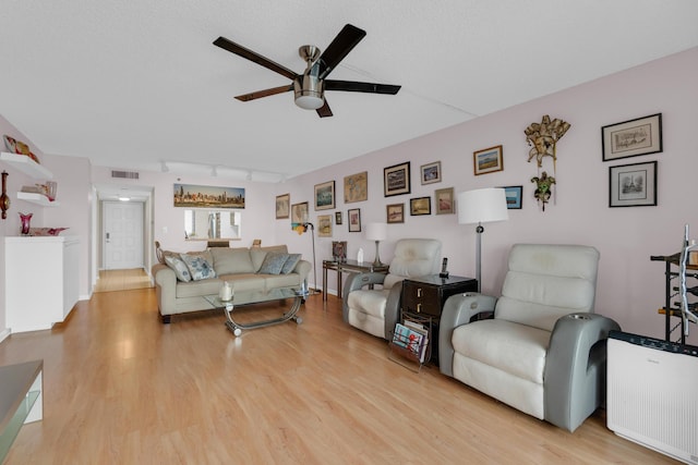 7240 Huntington Ln Unit 802, Delray Beach, FL 33446 - living room with ceiling fan, visible vents, light wood-style floors, and track lighting