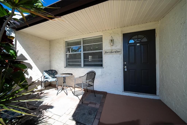 entrance to property with stucco siding