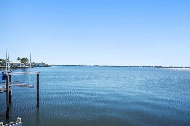 water view with boat lift and a boat dock