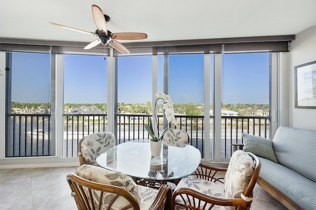 sunroom / solarium with ceiling fan