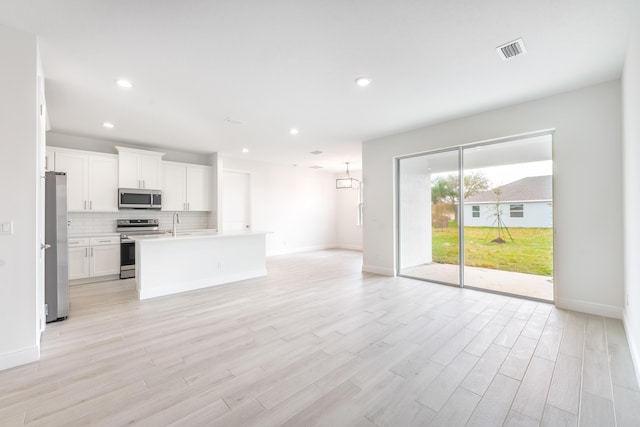 unfurnished living room featuring light wood-style flooring, recessed lighting, visible vents, and baseboards