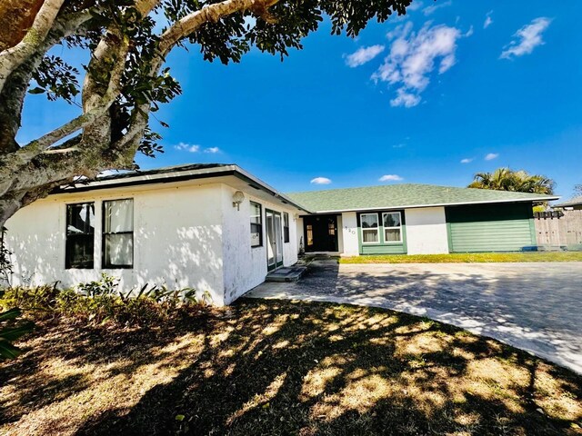 view of front of property featuring stucco siding