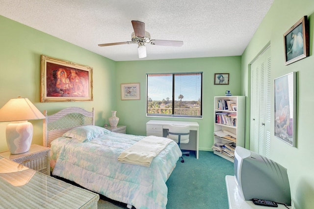 bedroom featuring ceiling fan, a closet, carpet floors, and a textured ceiling