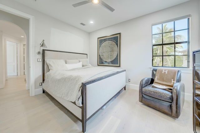 bedroom with visible vents, baseboards, recessed lighting, arched walkways, and ceiling fan