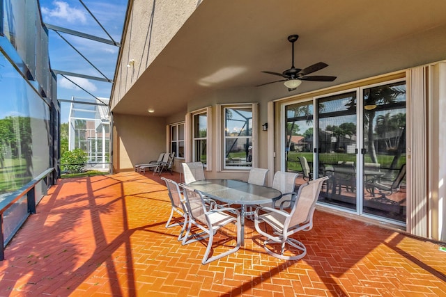 sunroom / solarium featuring a ceiling fan