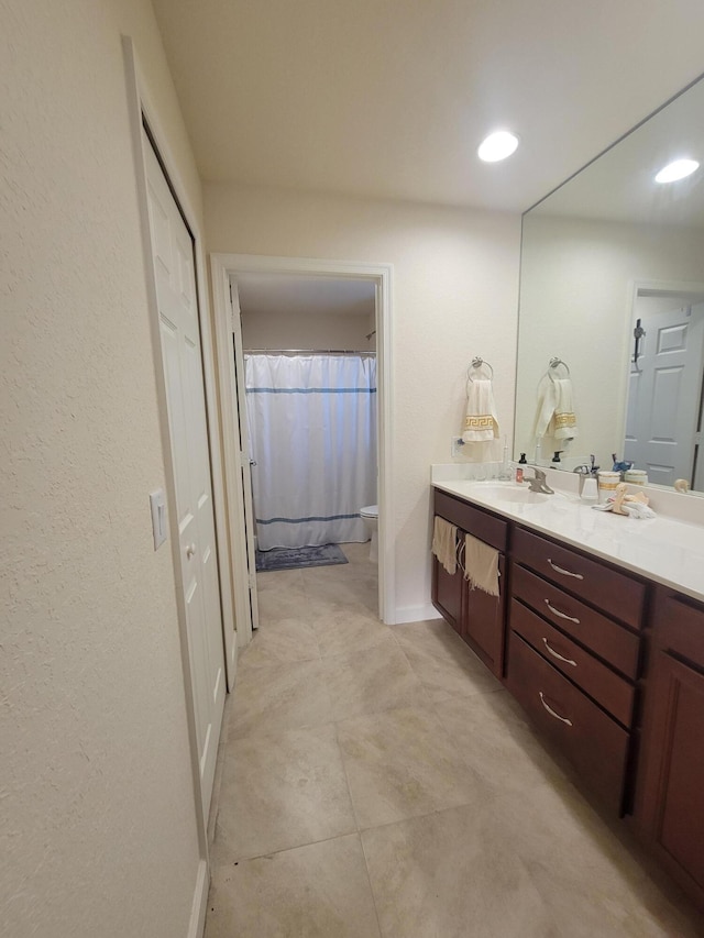 bathroom with baseboards, toilet, recessed lighting, a shower with curtain, and vanity