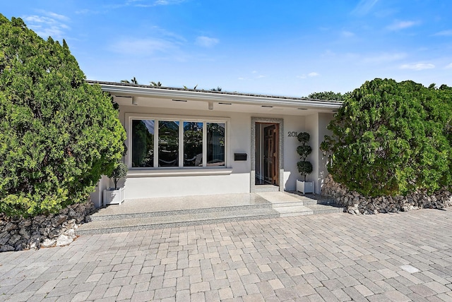 entrance to property with stucco siding