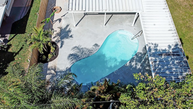 drone / aerial view of a pool