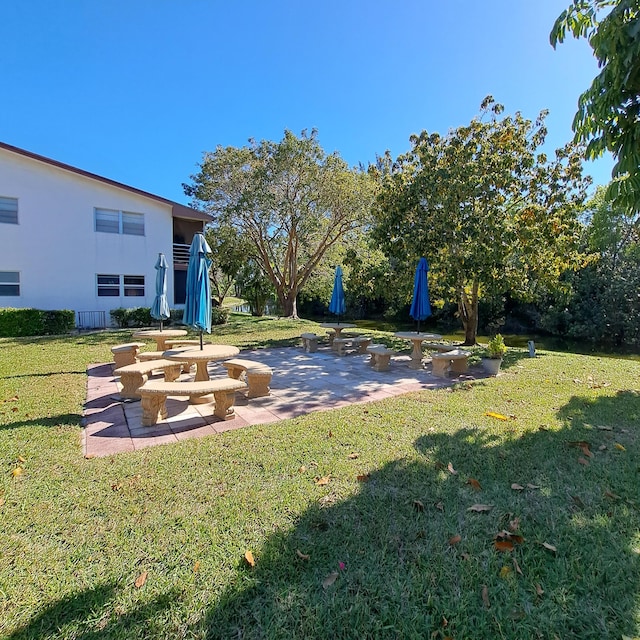 view of yard with a patio