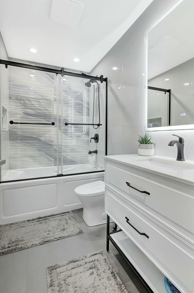 9238 E Vineland Ct E Unit E, Boca Raton, FL 33496 - bathroom with recessed lighting, enclosed tub / shower combo, toilet, and vanity