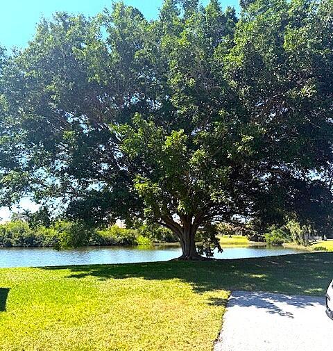 view of yard featuring a water view