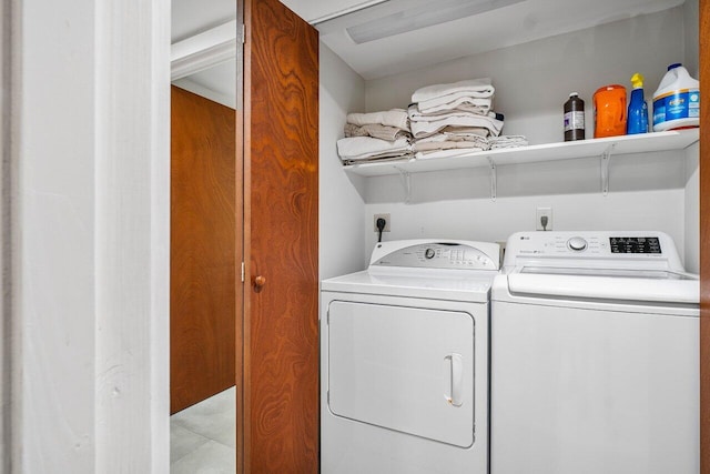 washroom with laundry area and washer and clothes dryer
