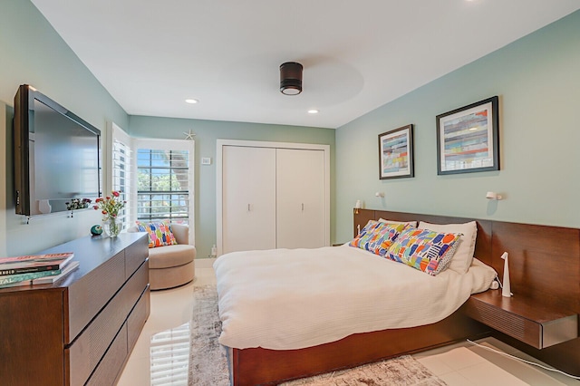 bedroom featuring a closet, recessed lighting, and a ceiling fan