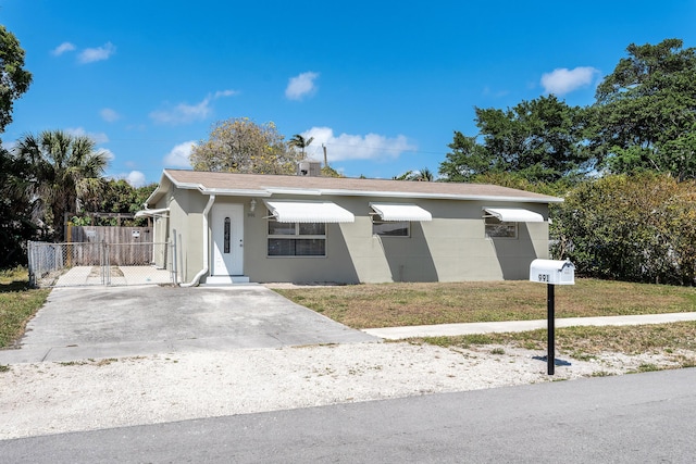 991 SW 31st St, Fort Lauderdale, FL 33315 - view of front of home featuring a front lawn, a gate, fence, and stucco siding