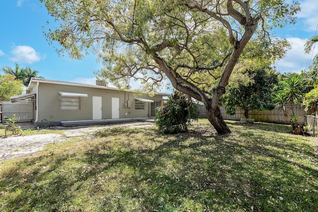 991 SW 31st St, Fort Lauderdale, FL 33315 - view of yard with fence