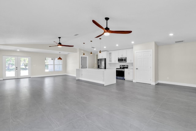 8585 100th Ave, Vero Beach, FL 32967 - unfurnished living room featuring a ceiling fan, recessed lighting, vaulted ceiling, baseboards, and a sink