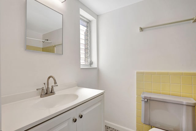 3212 NE 8th Ct Unit 7, Pompano Beach, FL 33062 - full bath with vanity, toilet, a shower, and tile walls