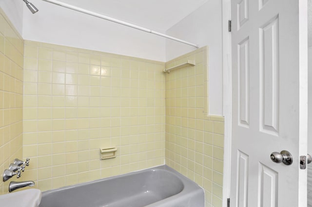 3212 NE 8th Ct Unit 7, Pompano Beach, FL 33062 - full bathroom featuring shower / washtub combination