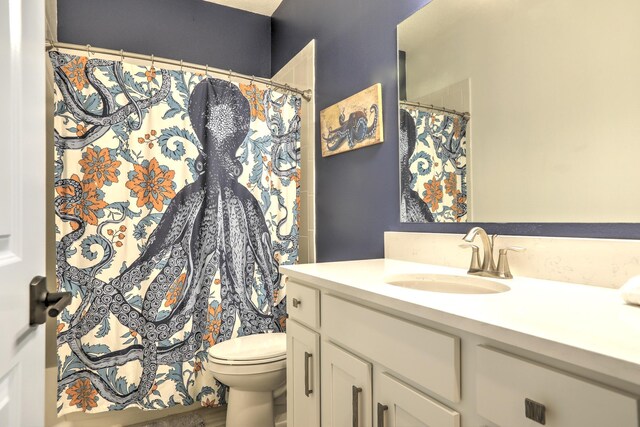 5561 1st Sq SW, Vero Beach, FL 32968 - full bathroom featuring a shower with curtain, toilet, and vanity