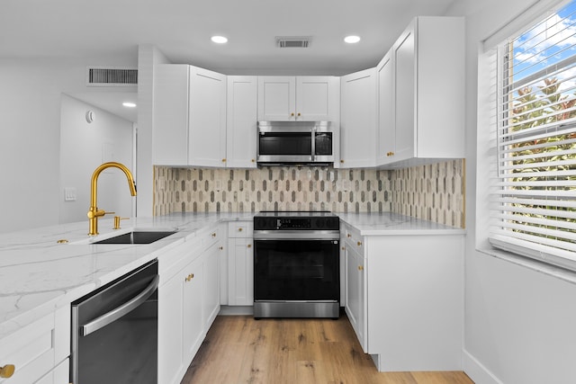 314 Monaco Unit G, Delray Beach, FL 33446 - unfurnished living room featuring light wood finished floors, a ceiling fan, visible vents, and recessed lighting