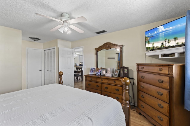 7003 Arthurs Rd, Fort Pierce, FL 34951 - bedroom featuring visible vents, a textured ceiling, light wood-style flooring, and a ceiling fan