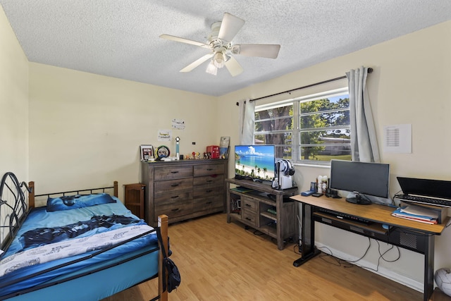 7003 Arthurs Rd, Fort Pierce, FL 34951 - bedroom with ceiling fan, light wood-style flooring, and a textured ceiling