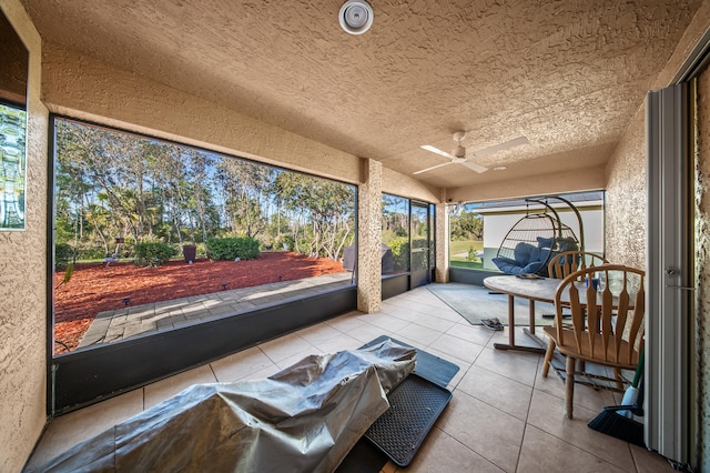 sunroom / solarium featuring a ceiling fan and vaulted ceiling