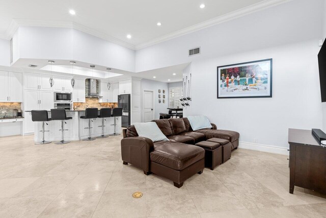 living room featuring visible vents, recessed lighting, crown molding, and baseboards