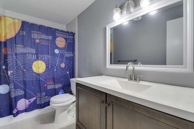 bathroom featuring a shower with shower curtain, toilet, and vanity