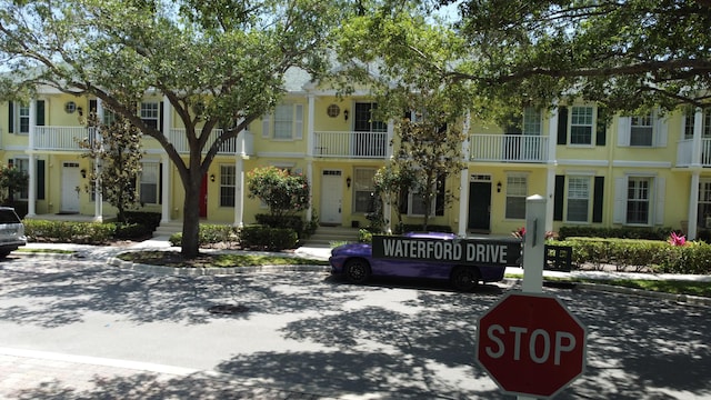 155 Waterford Dr, Jupiter, FL 33458 - view of property featuring stucco siding and a balcony