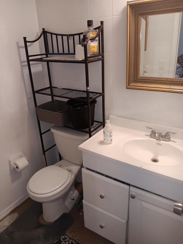 3450 Blue Lake Dr Unit 204, Pompano Beach, FL 33064 - half bath featuring toilet, vanity, and tile walls