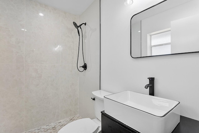 6887 Osborne Dr, Lake Worth, FL 33462 - full bath featuring tiled shower, toilet, and vanity