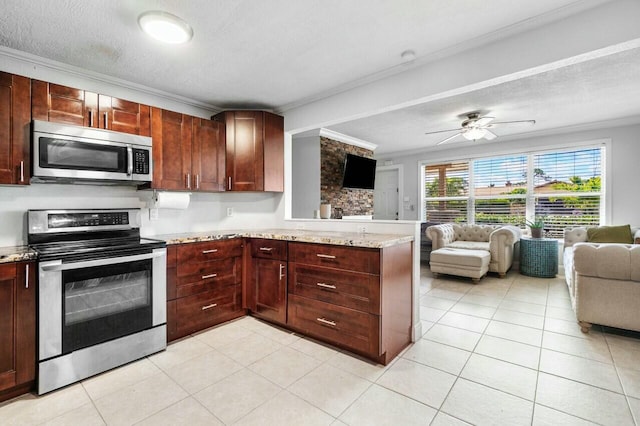 kitchen featuring a textured ceiling, open floor plan, stainless steel appliances, a peninsula, and crown molding