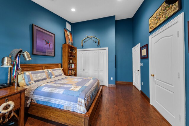 17888 Fieldbrook Cir W, Boca Raton, FL 33496 - bedroom featuring wood finished floors, recessed lighting, baseboards, and a closet