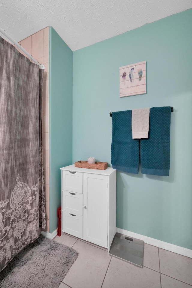 332 Smallwood Ave, Fort Pierce, FL 34982 - bathroom featuring tile patterned flooring, a shower with shower curtain, baseboards, and a textured ceiling