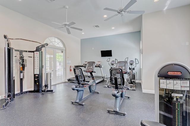 exercise room featuring visible vents, baseboards, a ceiling fan, and recessed lighting